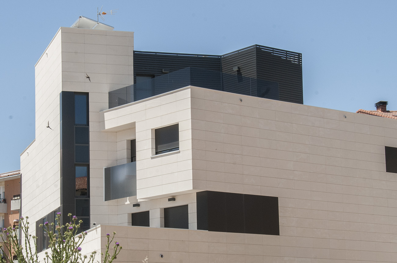 cubierta-aluminio-fachadas-edificios-1